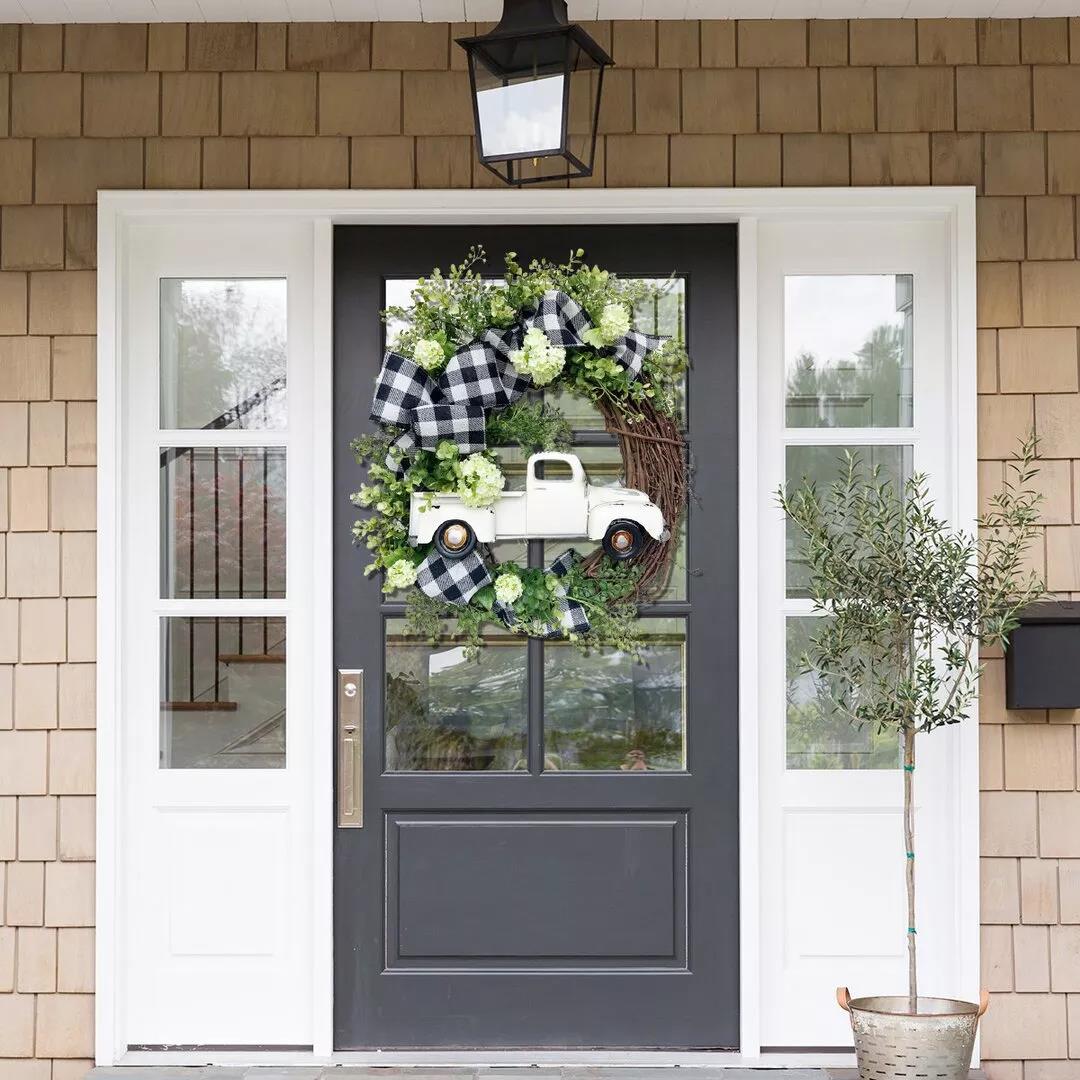 Summer farmhouse truck wreath - This is the latest way to welcome summer