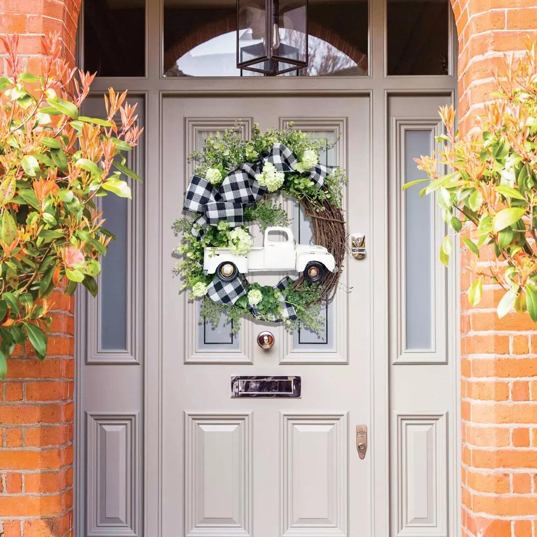 Summer farmhouse truck wreath - This is the latest way to welcome summer