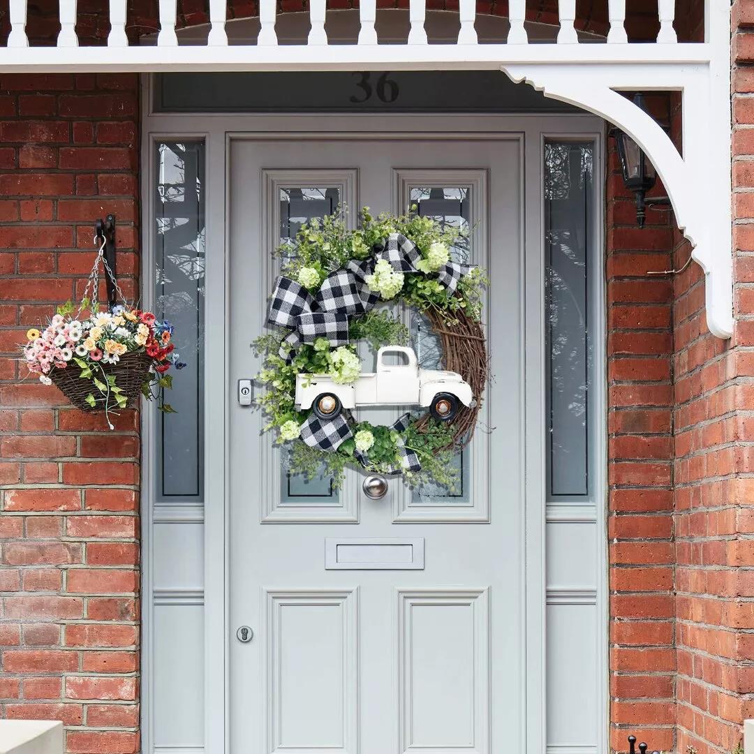 Summer farmhouse truck wreath - This is the latest way to welcome summer