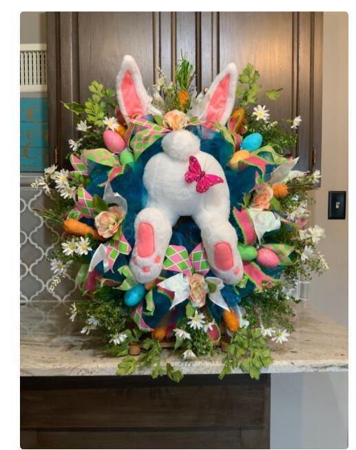 🐰 Easter bunny wreath for the front door. 💐