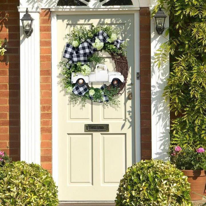 Summer farmhouse truck wreath - This is the latest way to welcome summer