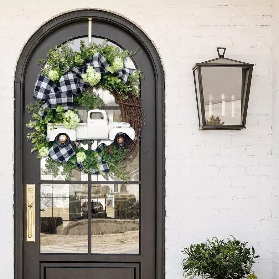 Summer farmhouse truck wreath - This is the latest way to welcome summer