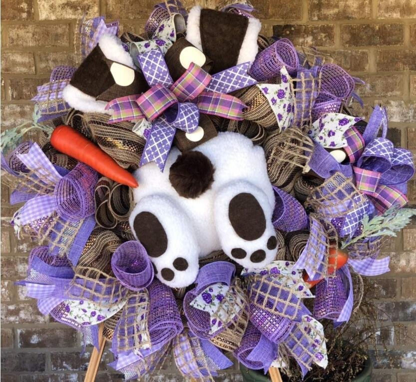 🐰 Easter bunny wreath for the front door. 💐